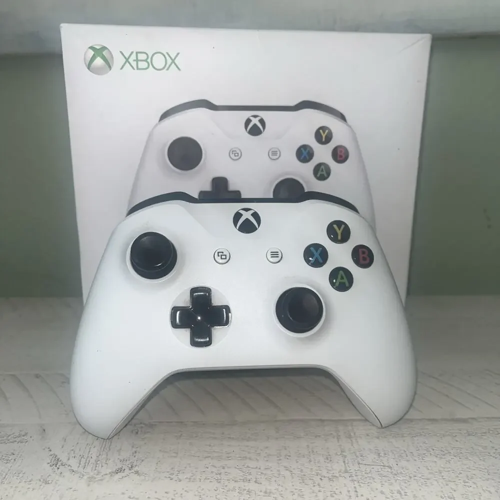 Microsoft Xbox One Wireless Controller Model 1708 White Pre-Owned